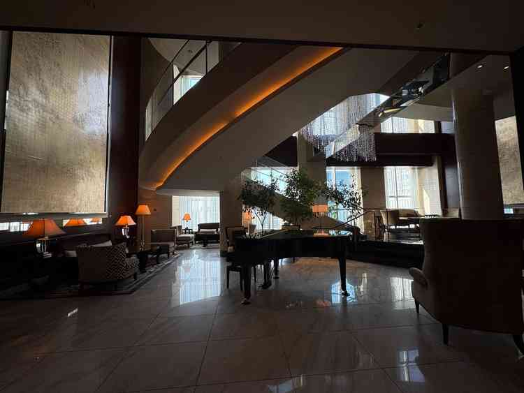 ファーストミートやフラワーシャワー、集合写真まで撮ることが出来る螺旋階段