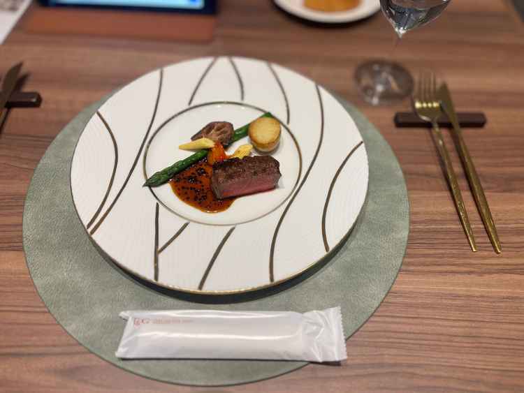 お肉が柔らかく、温かいまま楽しめたのが印象的でした。