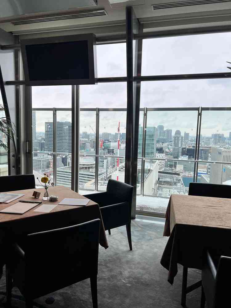 【披露宴会場ザ･セブンシーズ・パシフィック・アビエーションラウンジ】チャペルと同じ24階の絶景です✨