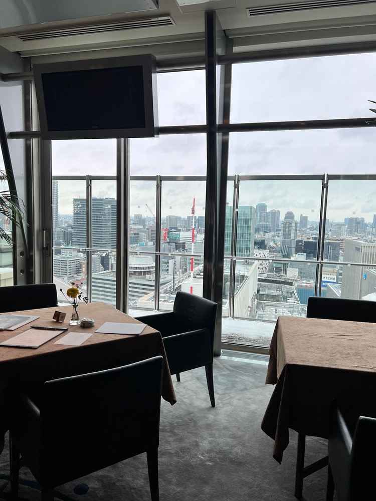 【披露宴会場ザ･セブンシーズ・パシフィック・アビエーションラウンジ】チャペルと同じ24階の絶景です✨