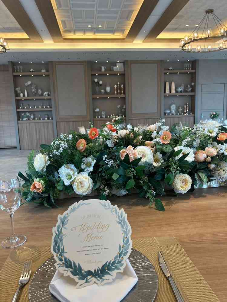 披露宴会場の高砂から見た写真。ゲストとの距離が近いと感じた。