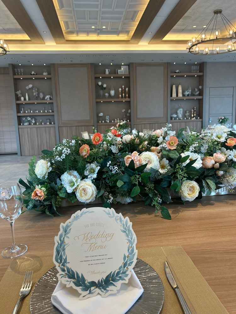 披露宴会場の高砂から見た写真。ゲストとの距離が近いと感じた。