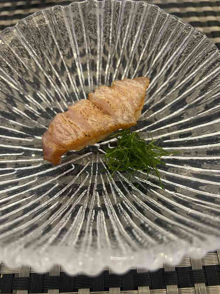 本日特別にということで、お寿司もいただきました。目の前で炙ってくださり、特別感がありました。