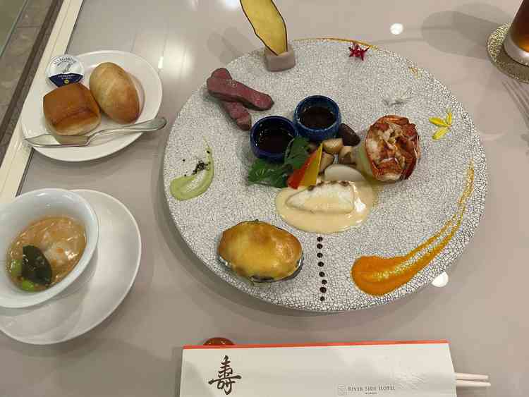 ワンプレートの試食。どのお料理も美味ししかった。とてもこだわりを感じた。