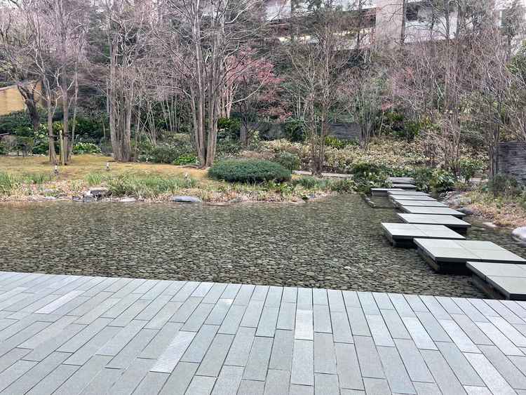 披露宴会場は室外のお庭と繋がっていてとても快適な空間