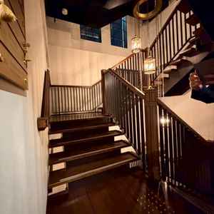 会場内の螺旋階段です。