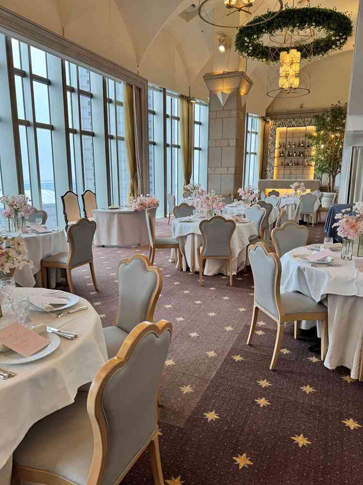 お部屋の雰囲気はとても可愛かったです。階段があるので演出も色々できそうでよかったです。