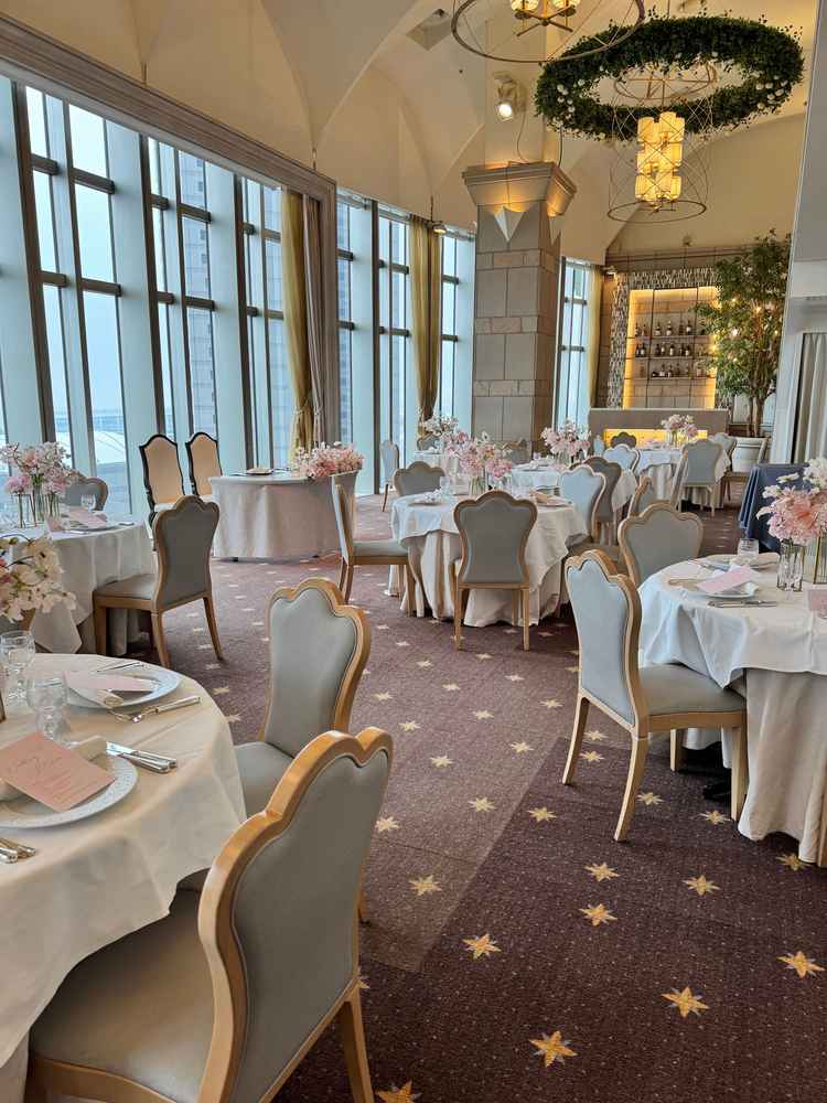 お部屋の雰囲気はとても可愛かったです。階段があるので演出も色々できそうでよかったです。