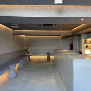 ゲストの控え室。めちゃくちゃ雰囲気が良い。会場は貸切なので、ここに飾り付けも可能。