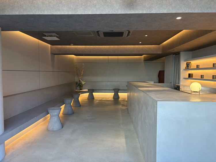 待合室の写真。21世紀美術館の様相を感じてオシャレでした。