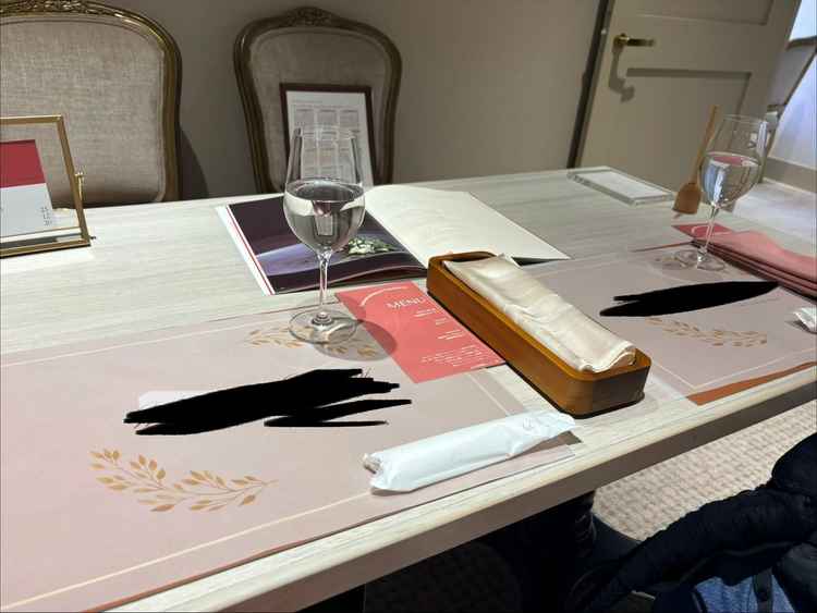 打ち合わせ時のテーブルセッティング。