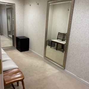 フィッティングルームの写真。希望があれば、親族の控え室としても使用できるそうです。