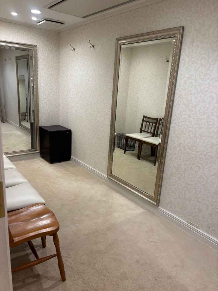 フィッティングルームの写真。希望があれば、親族の控え室としても使用できるそうです。