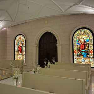 挙式会場のゲスト席。