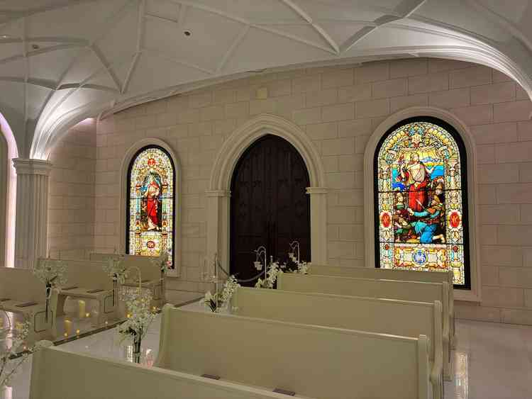 挙式会場のゲスト席。