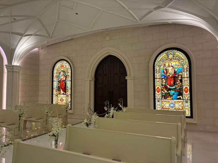 挙式会場のゲスト席。