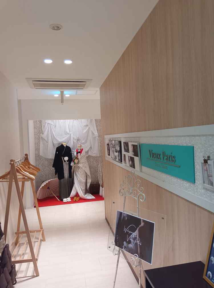 衣装もバツグンの品揃え、素敵な一着が見つかりそうです。