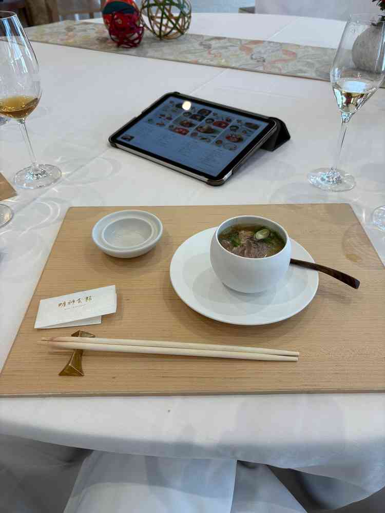 鯛の茶漬けも非常に美味しく、ペアリングのお茶も素晴らしかった。