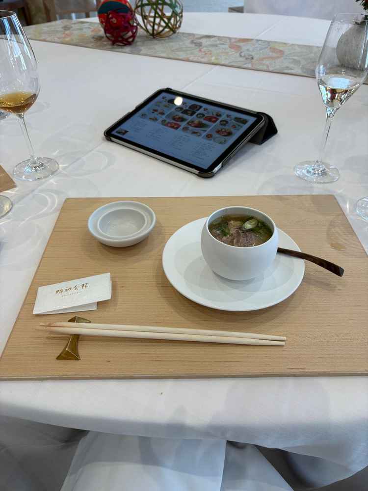 鯛の茶漬けも非常に美味しく、ペアリングのお茶も素晴らしかった。