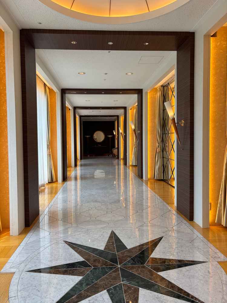 チャペルに入る前の回廊です。とても神聖で素敵でした。