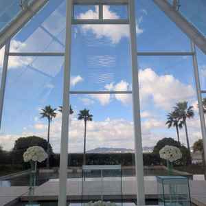 水のチャペル。ガラス張りのため開放感がある。