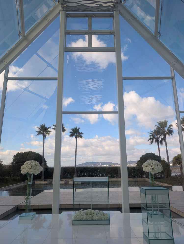 水のチャペル。ガラス張りのため開放感がある。