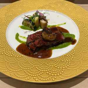 ブライダルフェアでの肉料理:ソースにもこだわりがあり絶品