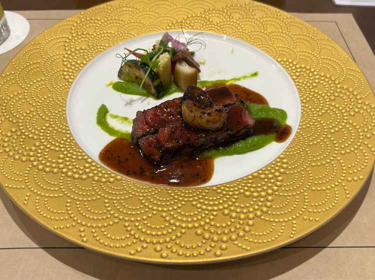 ブライダルフェアでの肉料理：ソースにもこだわりがあり絶品