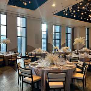 披露宴は、窓が広く、天井も高いため開放感あり。