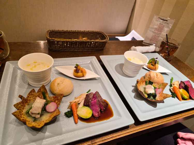 コースの人気メニューがピックアップされた試食。ポタージュがお気に入りでした。