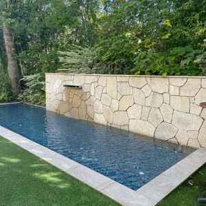 ガーデンにあるプールが綺麗