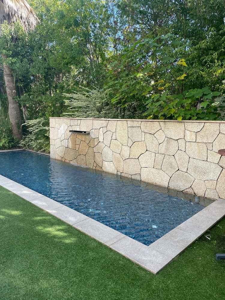 ガーデンにあるプールが綺麗