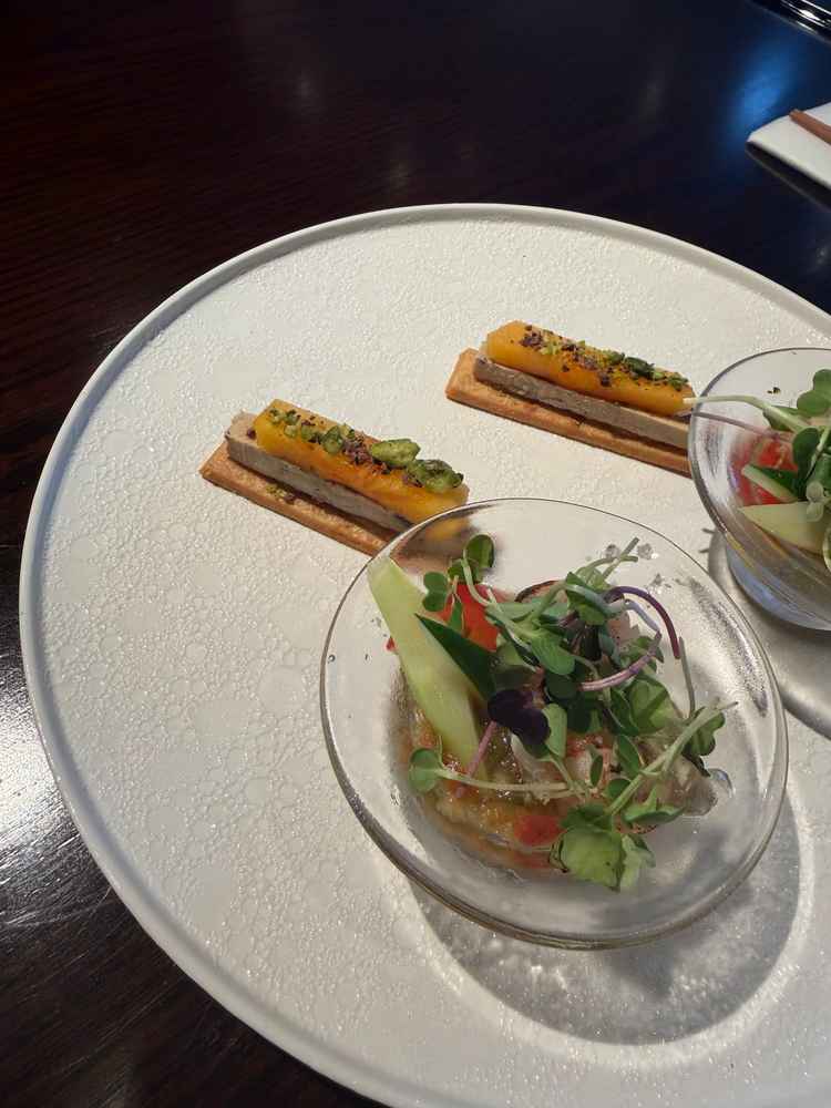 試食の1皿目。フォアグラのソテーと柿がとても美味しかった。