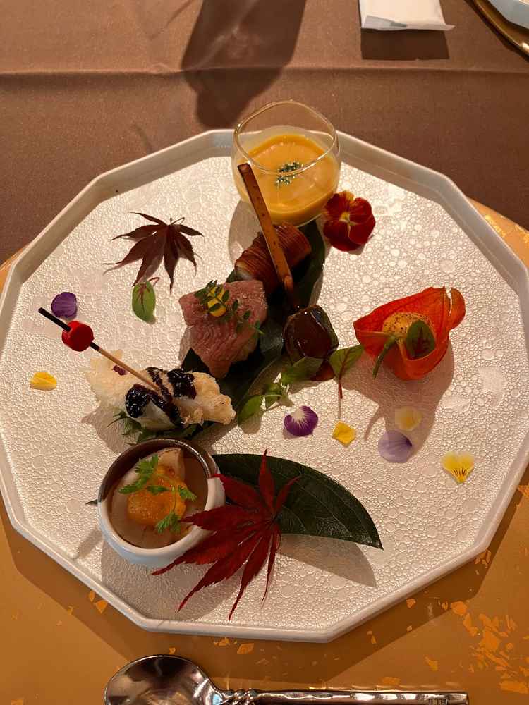 ご試食させていただいたお料理の前菜です。一品一品が非常においしく、盛り付けも素敵でした。