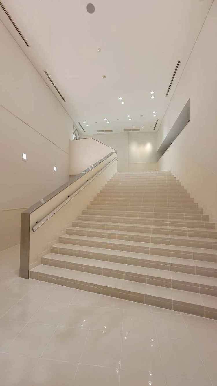 挙式後のフラワーシャワーを想定した階段