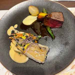 フレンチと和の融合のお食事で箸で食べるフレンチ料理よかったです。