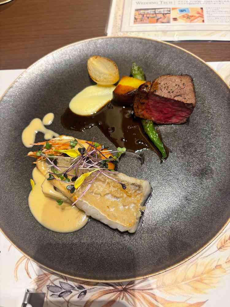 フレンチと和の融合のお食事で箸で食べるフレンチ料理よかったです。