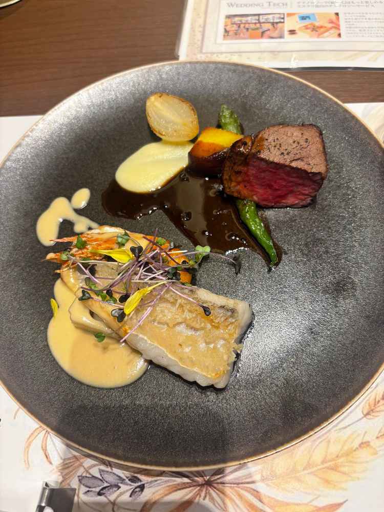 フレンチと和の融合のお食事で箸で食べるフレンチ料理よかったです。