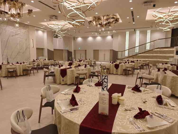 リニューアルしたばかりの披露宴会場。ラグジュアリーですが、大人な雰囲気でこちらも素敵でした。