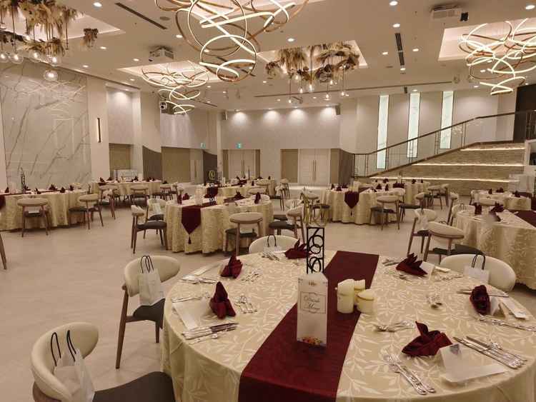 リニューアルしたばかりの披露宴会場。ラグジュアリーですが、大人な雰囲気でこちらも素敵でした。