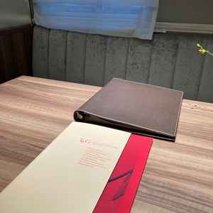 おしゃれな待合。式場案内も非常に分かりやすかった。