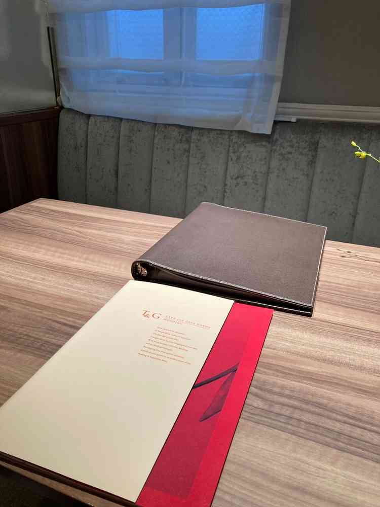 おしゃれな待合。式場案内も非常に分かりやすかった。