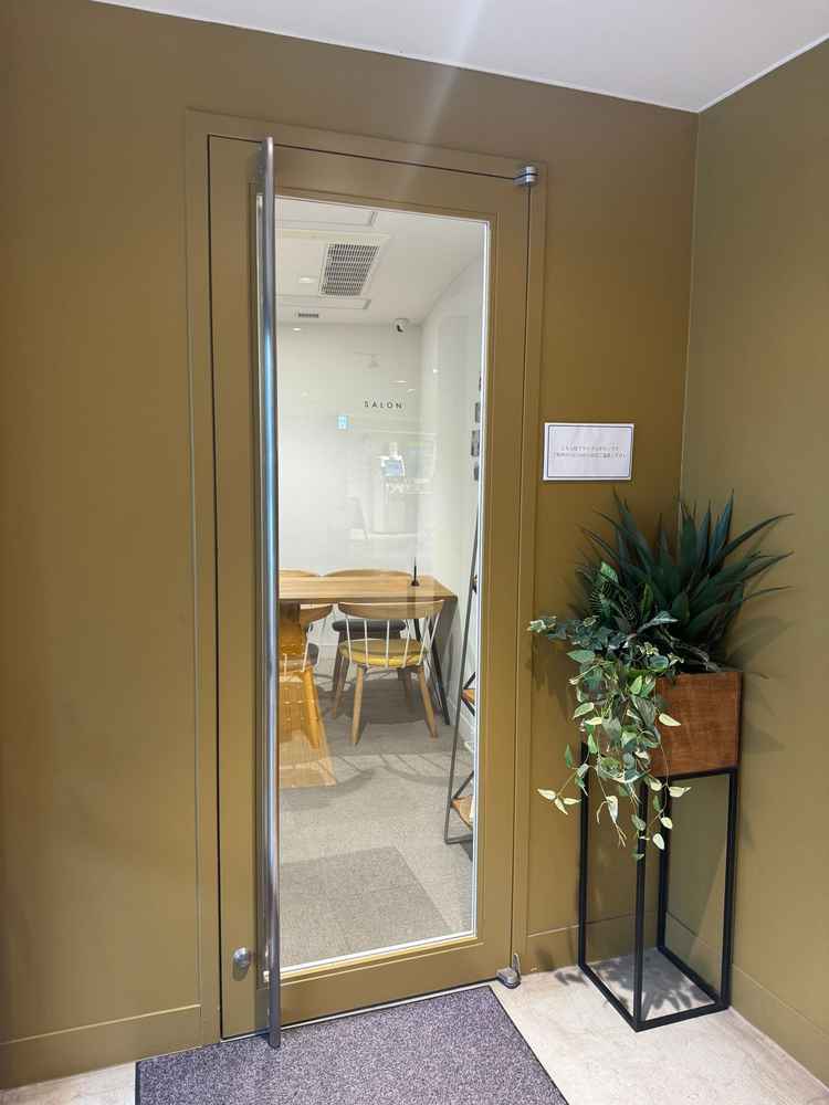 打ち合わせを実施するサロンです。とても綺麗でした。これからリニューアルされるとのことでした。