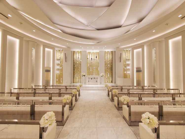 白を基調としたチャペルです