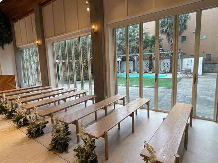 チャペルからみたガーデンここのガラスが先が終わると開くため待ち時間なくゲストがガーデンに行ける