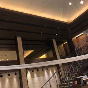 2階から入場する演出ができるのはいい点でした。