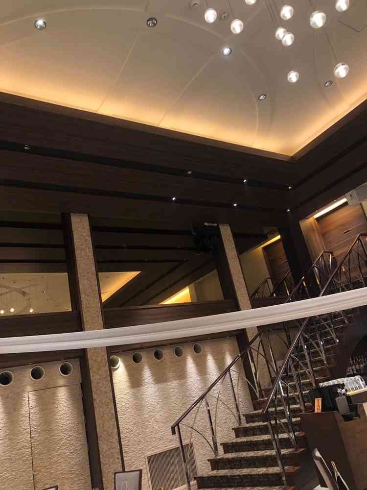 2階から入場する演出ができるのはいい点でした。