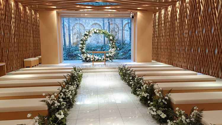 1つ目の式場。木の温もりと模様がとても良いと思った。