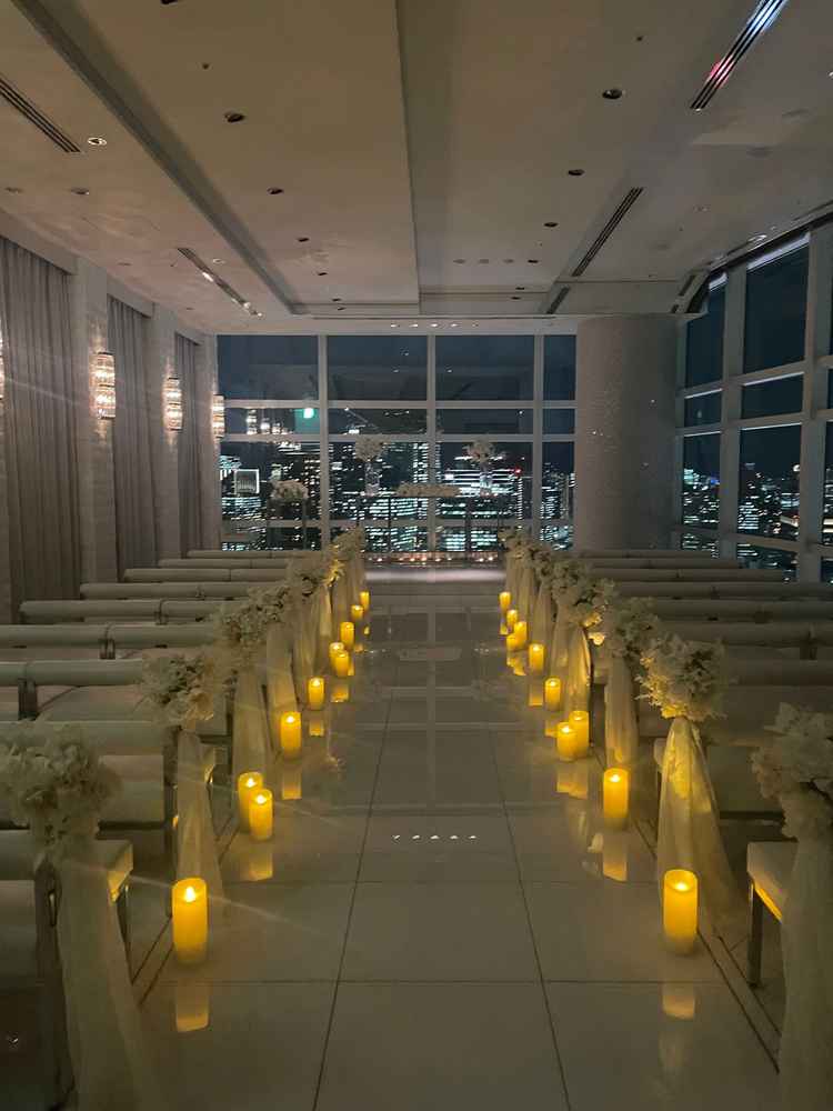 チャペル写真。スタッフの方が両開きでドアを開けてくださってイメージやすかった。