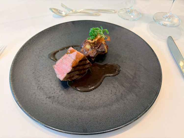 試食で食べたお肉とフォアグラです